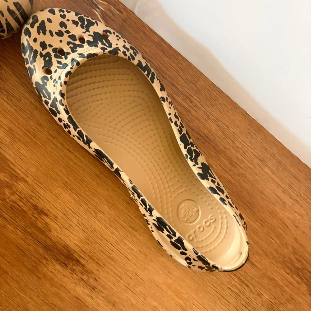 Crocs Kadee Leopard animal Print ballet Flats Womens 7 Tan Black Slip On Shoes